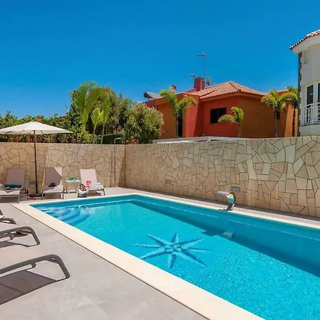 Sleeps 8 Pool Air Con Wifi * Sonnenland