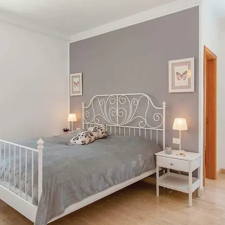 Sleeps 8 Pool Air Con Wifi *