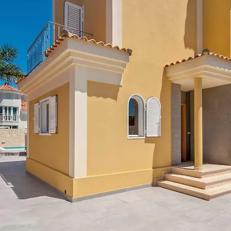 Villa Sleeps 8 Pool Air Con Wifi Sonnenland